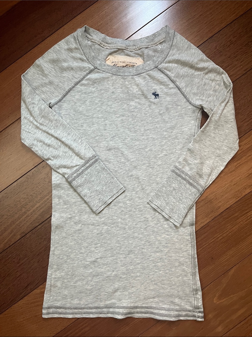 NWOT Y2K Abercrombie Moose Logo Long Sleeve Tee